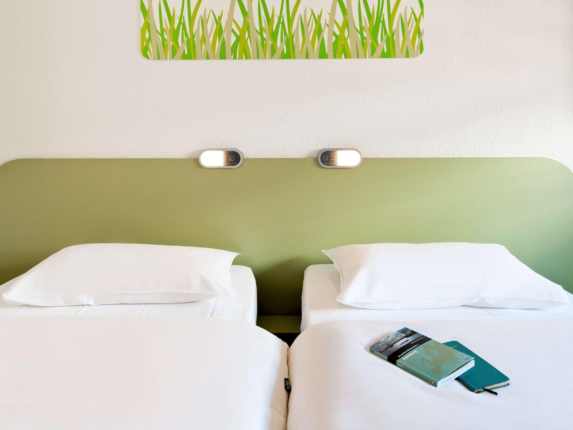 Ibis Budget Hyeres Bagian luar foto