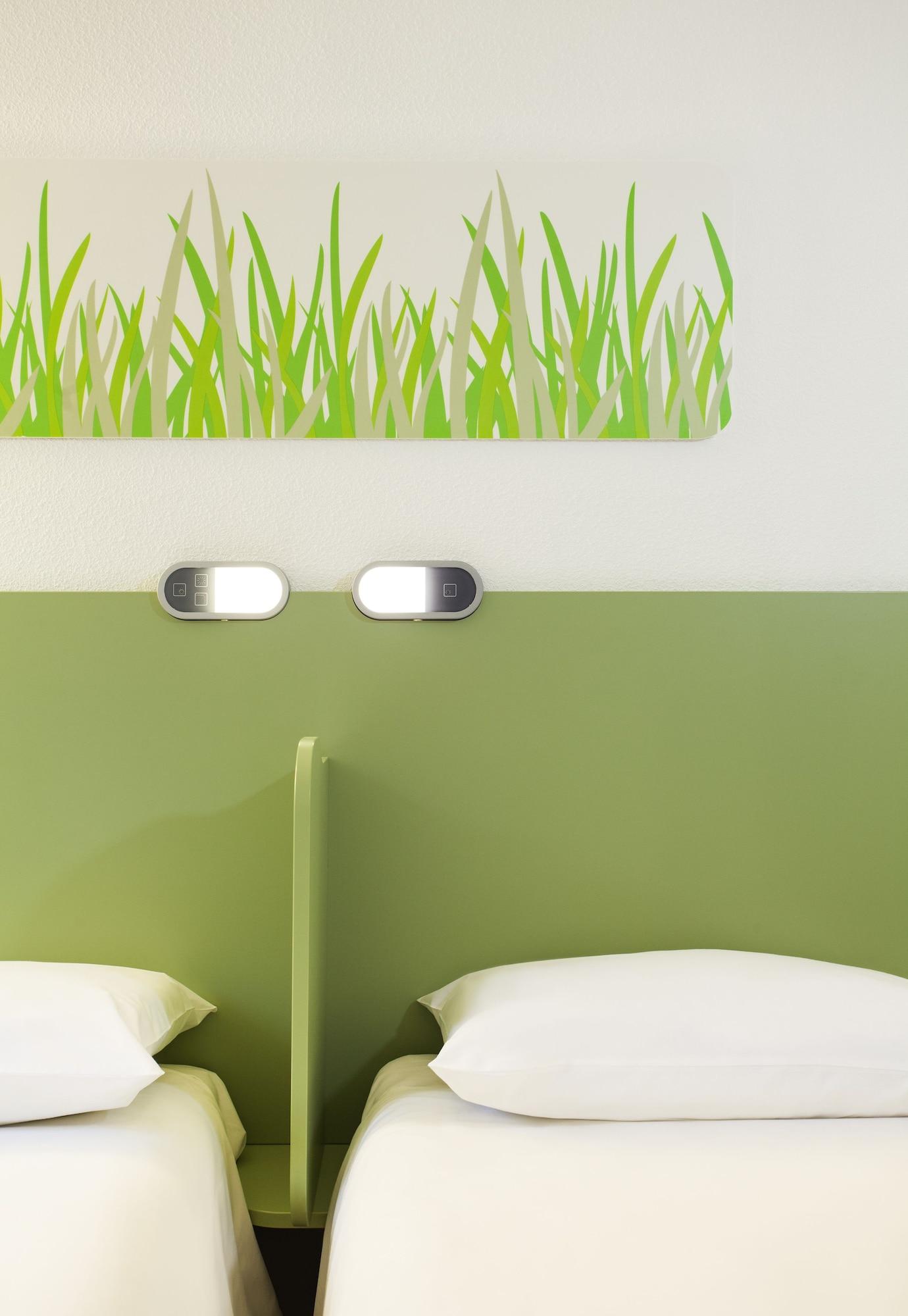 Ibis Budget Hyeres Bagian luar foto