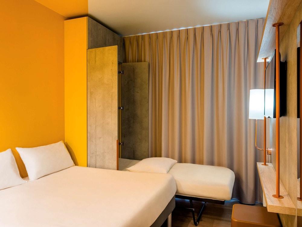 Ibis Budget Hyeres Bagian luar foto