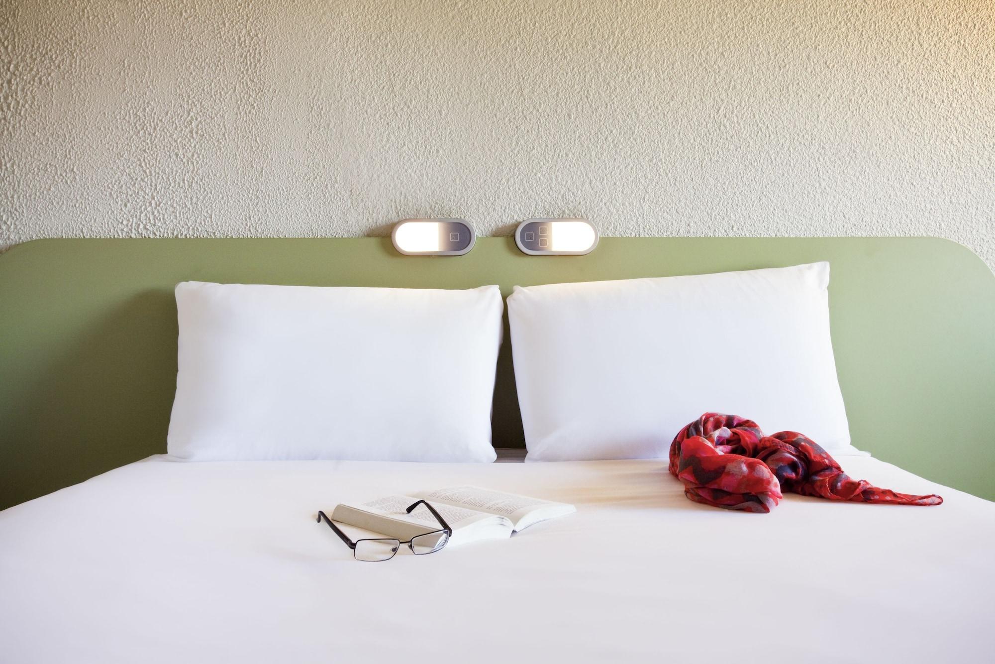 Ibis Budget Hyeres Bagian luar foto
