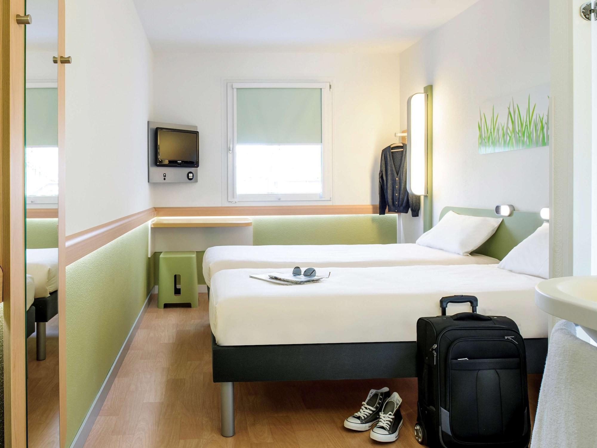 Ibis Budget Hyeres Bagian luar foto
