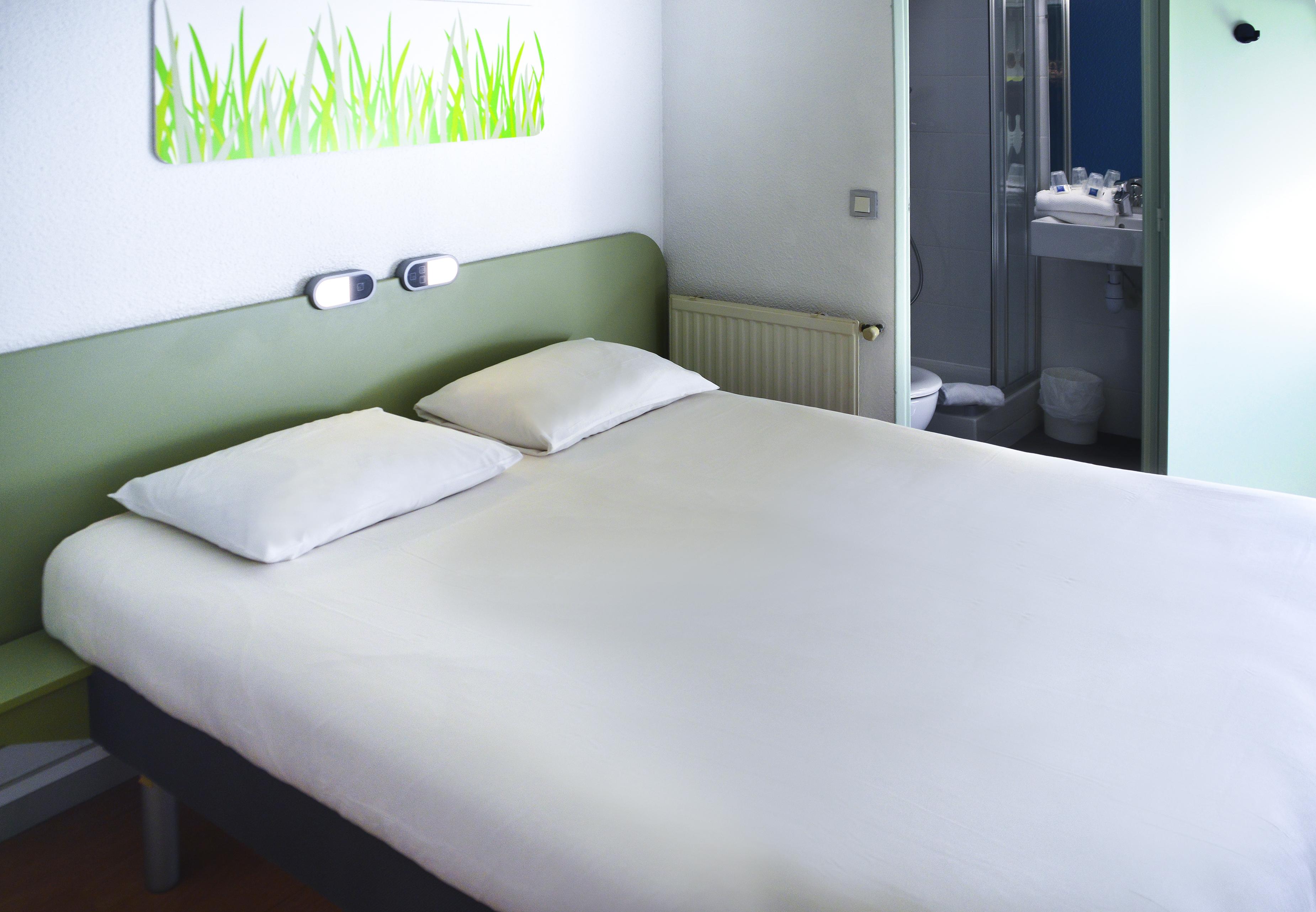Ibis Budget Hyeres Bagian luar foto