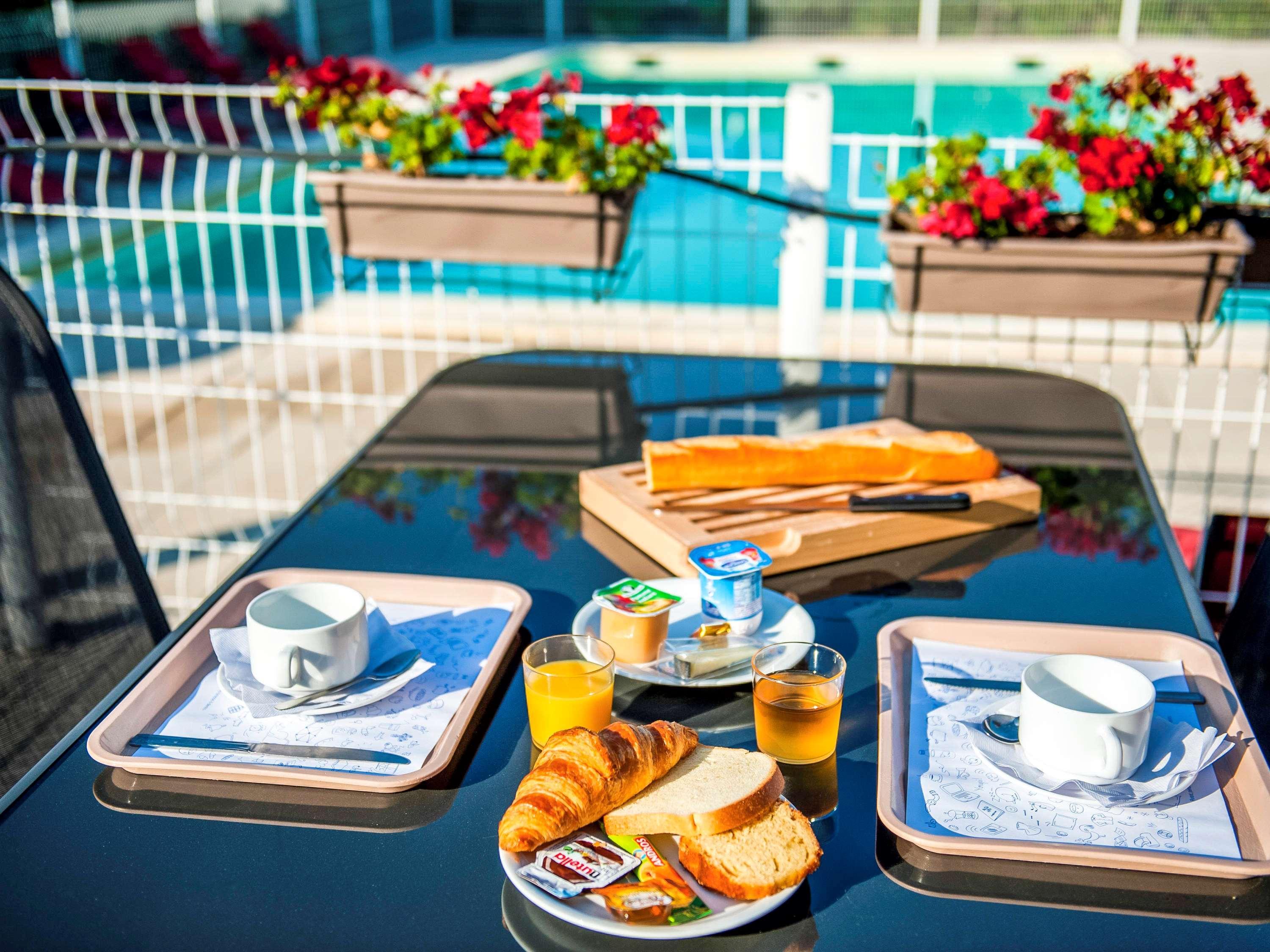 Ibis Budget Hyeres Bagian luar foto