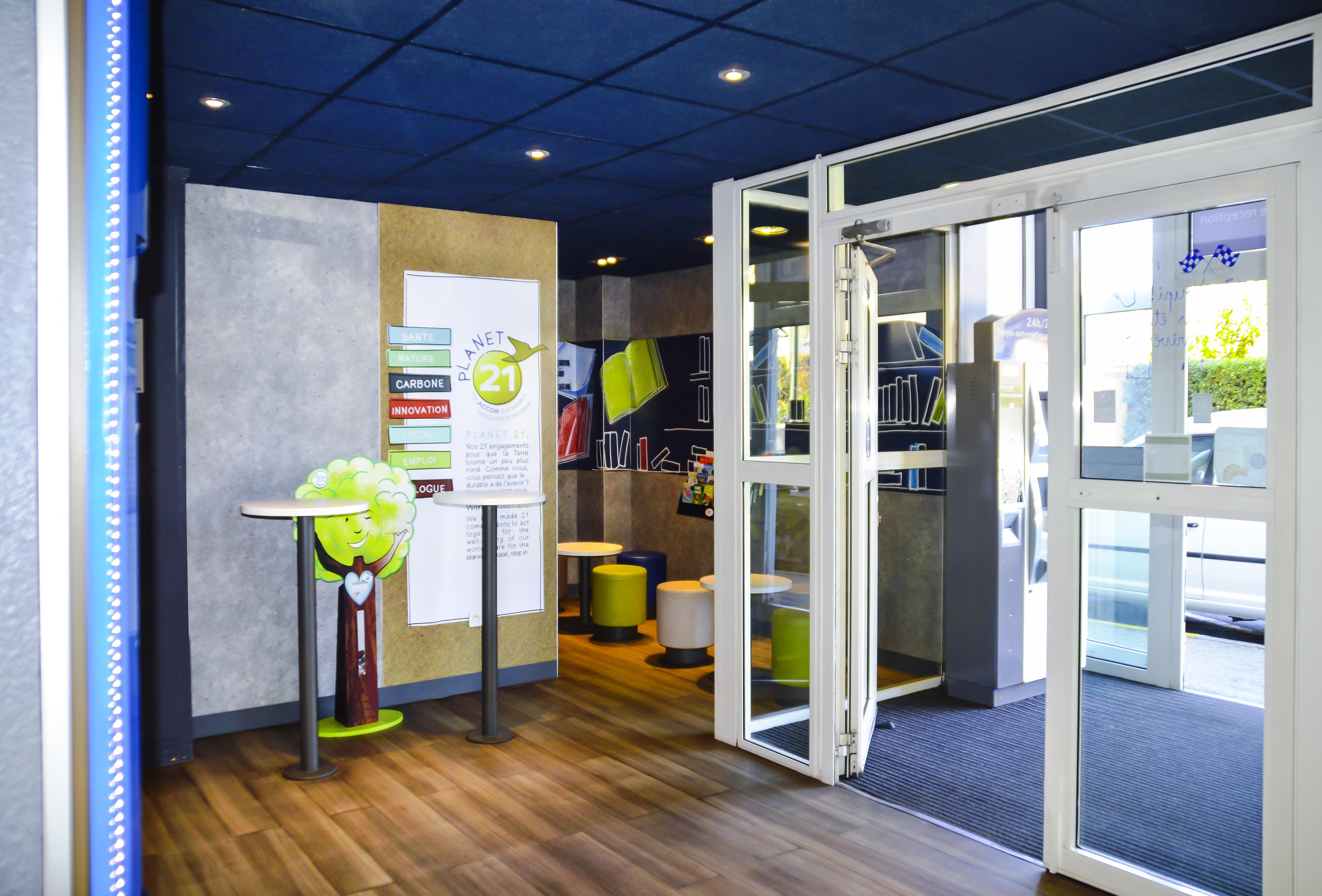 Ibis Budget Hyeres Bagian luar foto