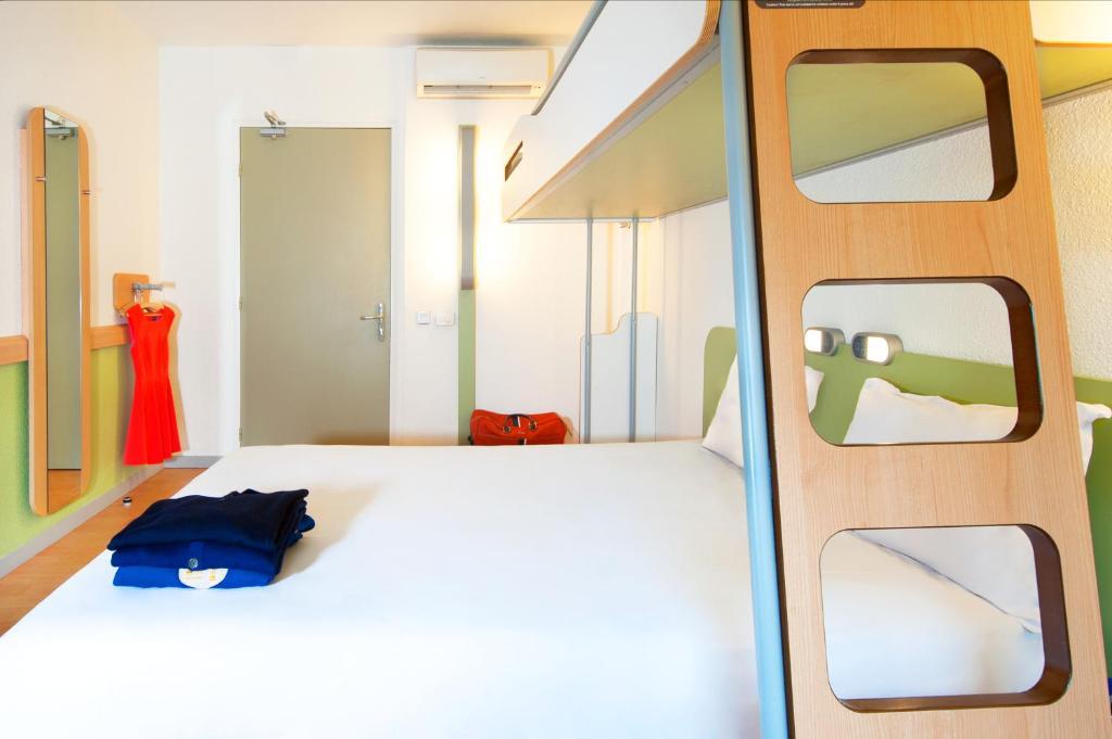 Ibis Budget Hyeres Bagian luar foto