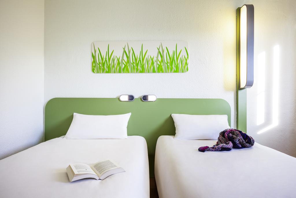 Ibis Budget Hyeres Bagian luar foto