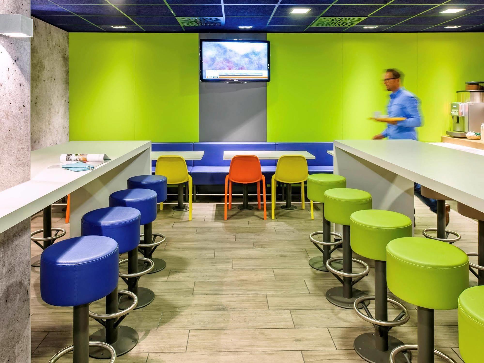 Ibis Budget Hyeres Bagian luar foto