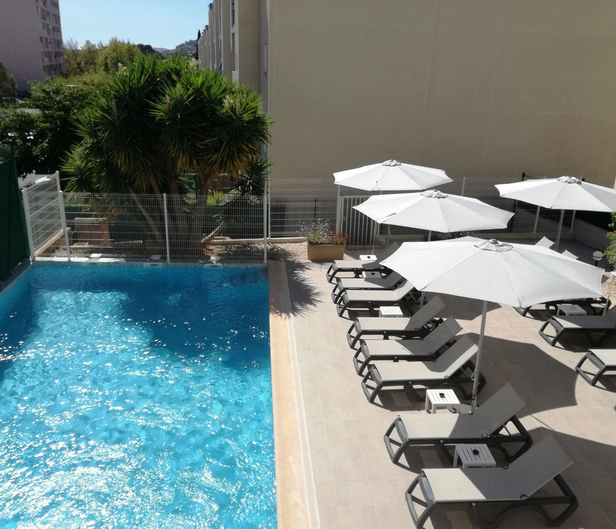 Ibis Budget Hyeres Bagian luar foto