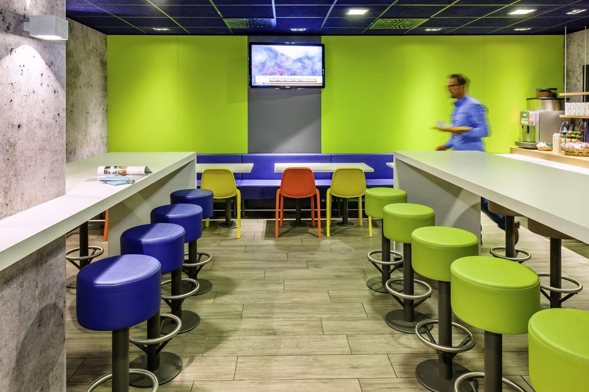 Ibis Budget Hyeres Bagian luar foto