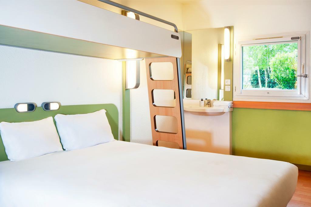 Ibis Budget Hyeres Bagian luar foto